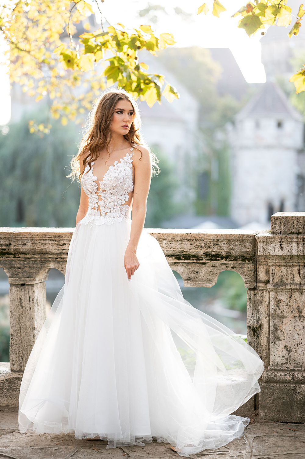 elegáns esküvői ruha csipkével